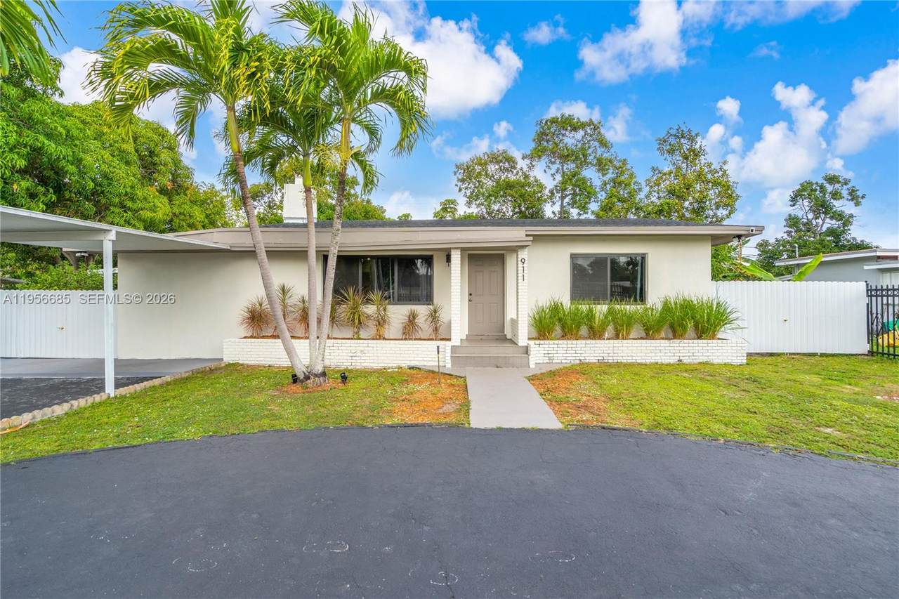 911 138th St - Photo 1