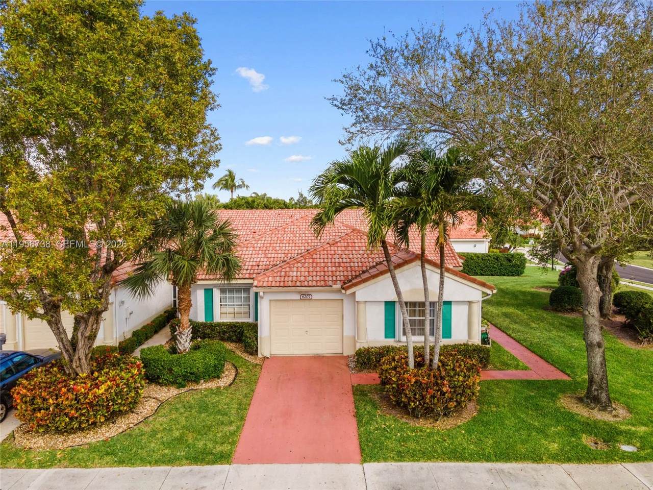 6207 Floral Lakes Dr - Photo 1