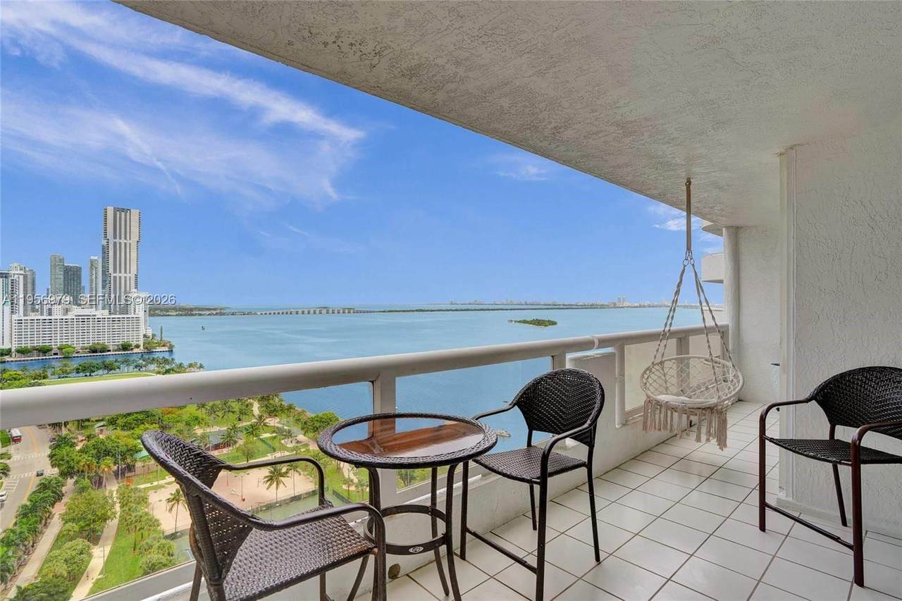1717 Bayshore Dr - Photo 1