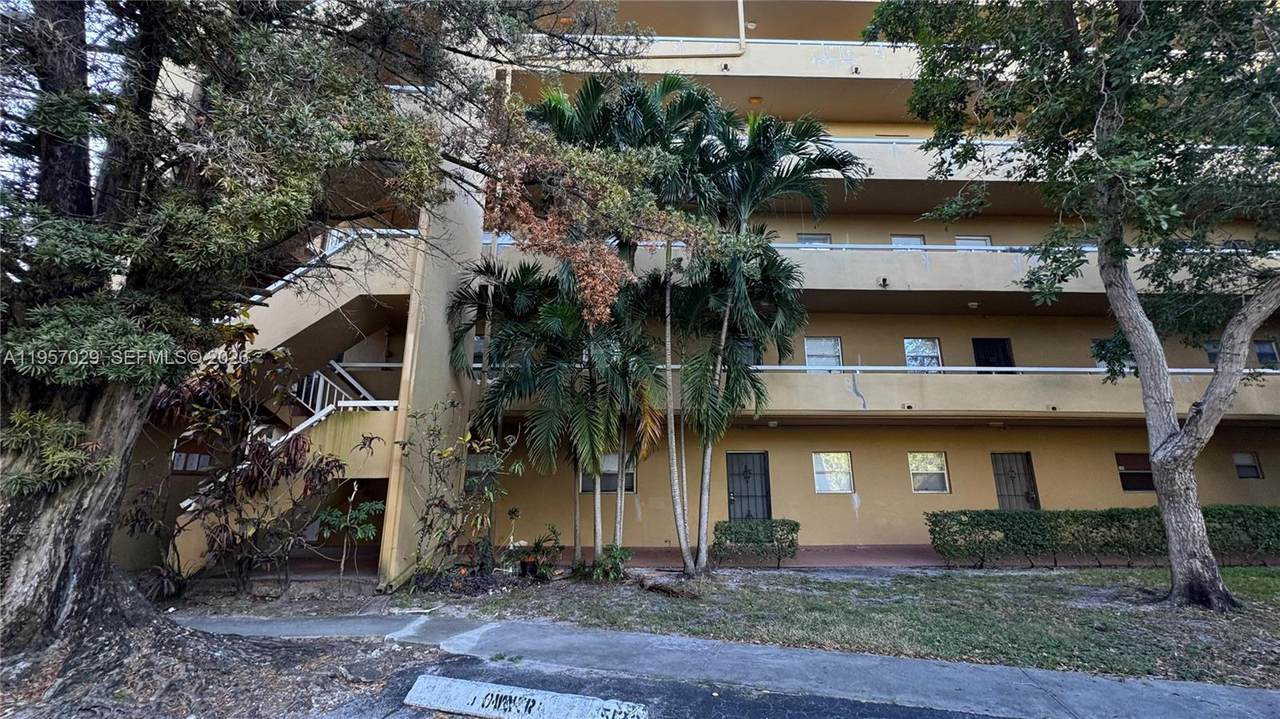 4111 Stirling Rd - Photo 1