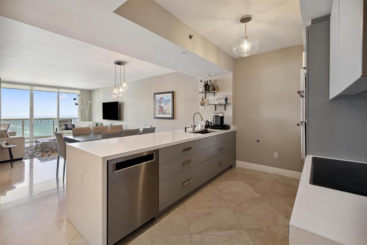 1830 Ocean Dr - Photo 1