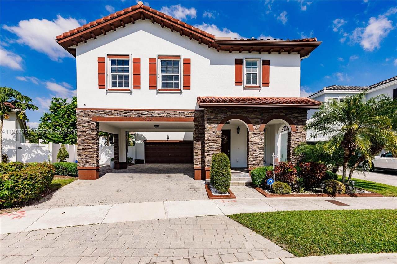 17063 91st St - Photo 1