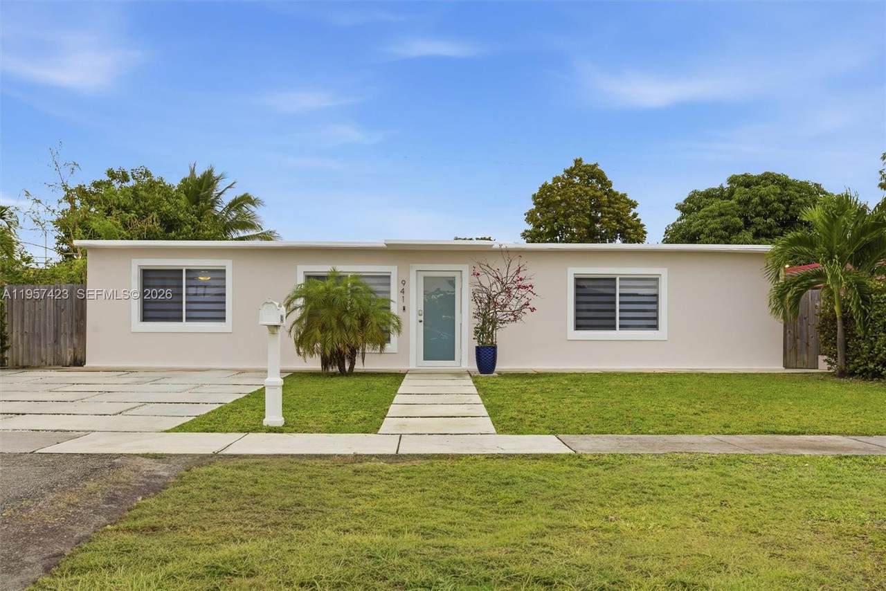 941 16th Pl - Photo 1