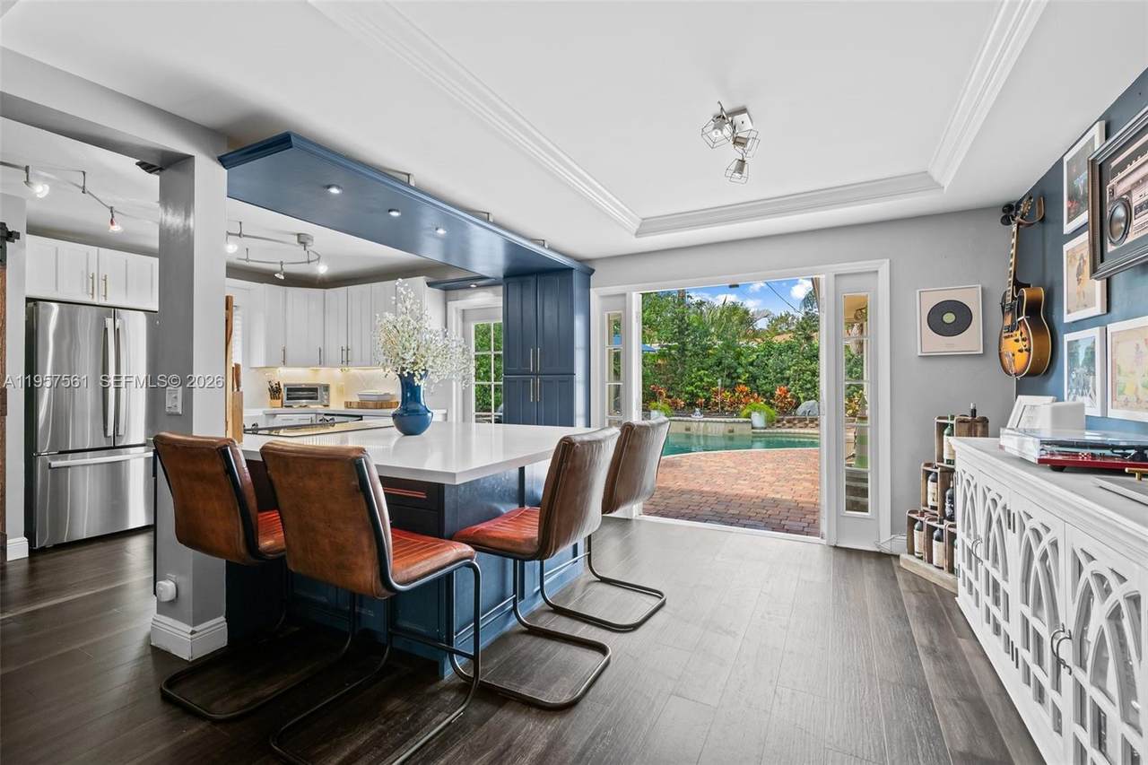 2395 6th St - Photo 1