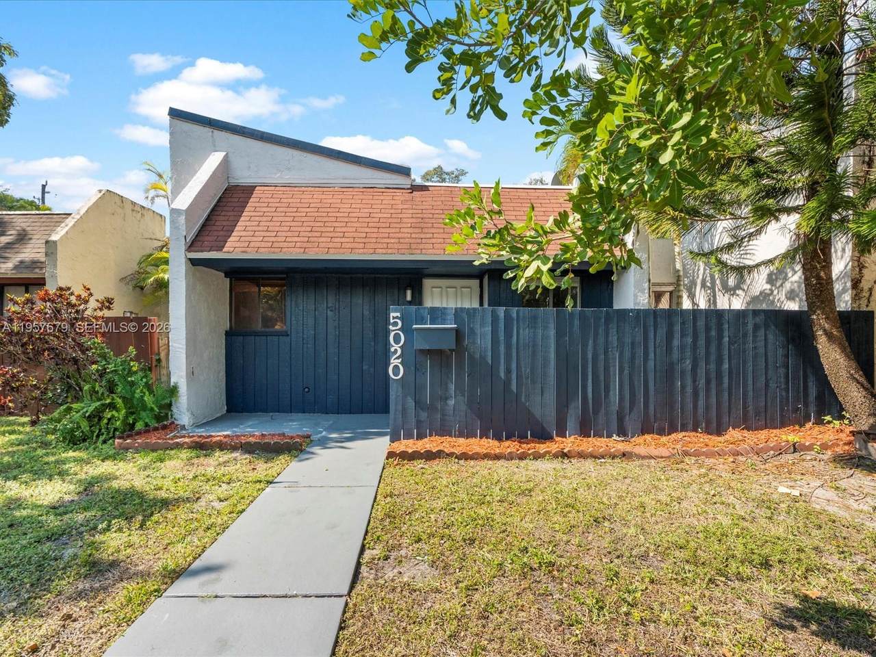 5020 40th Ave - Photo 1