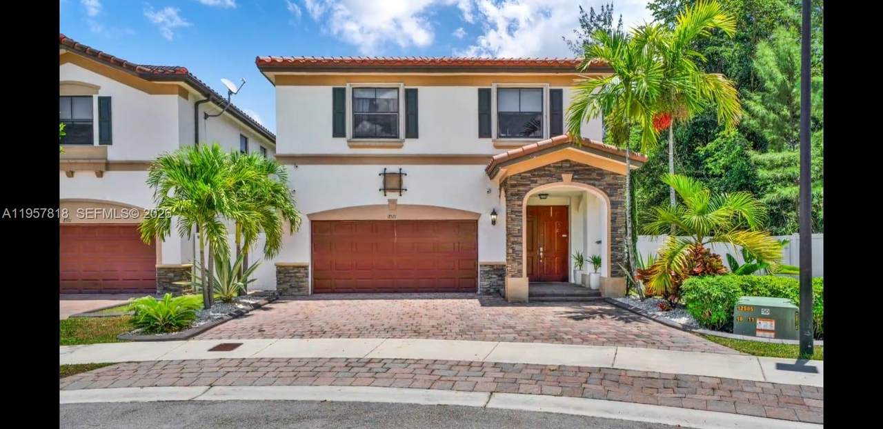 8521 33rd Ave - Photo 1
