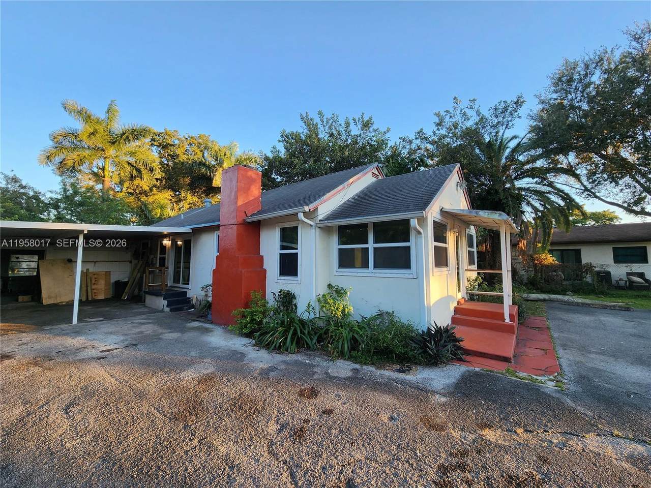 4616 33rd Ave - Photo 1
