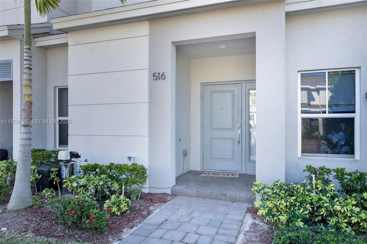 516 1st Dr - Photo 1