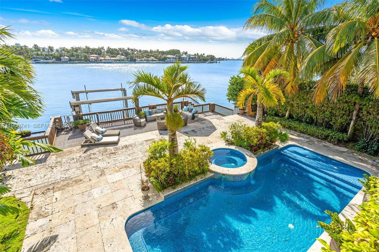 1398 Bay Dr - Photo 1