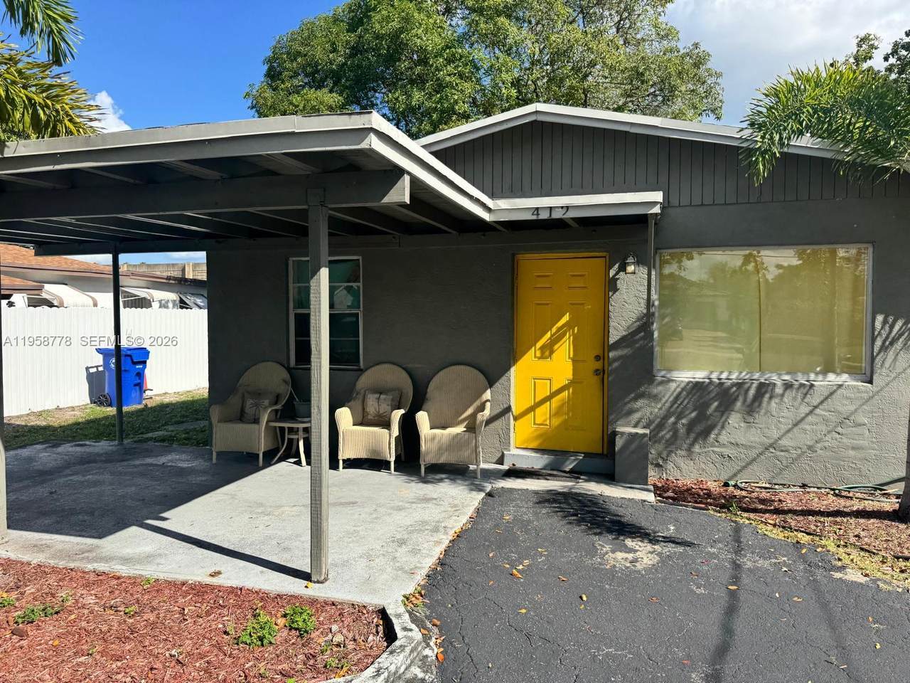 412 21st Ter - Photo 1