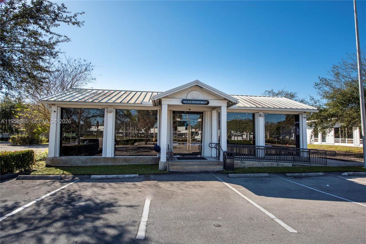2980 Oakland Park Blvd - Photo 1
