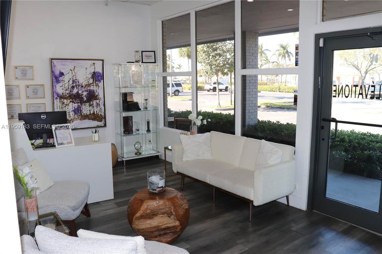 3724-3728 Davie Rd - Photo 1