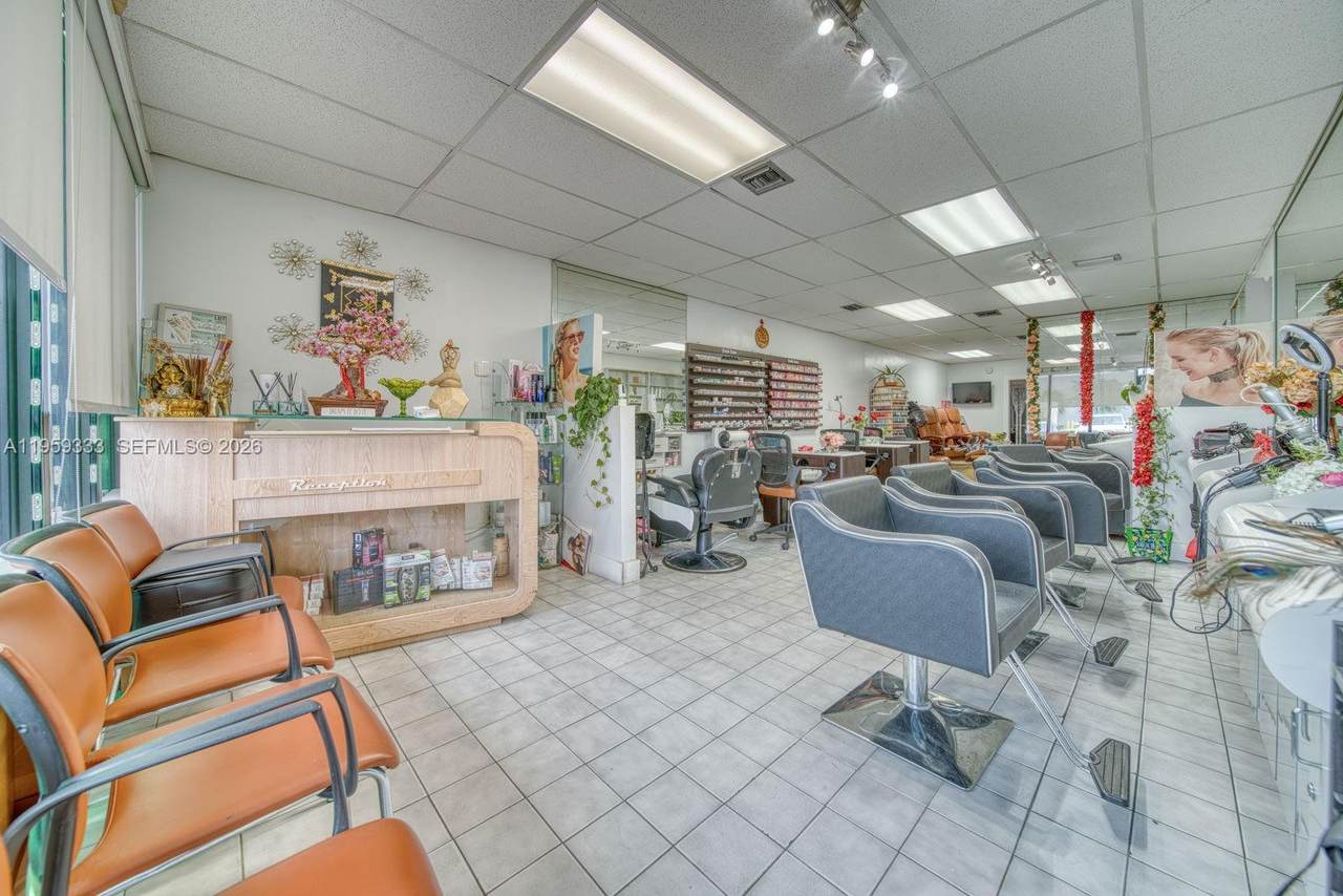 Full-Service Beauty  For Sale In Sweetwater - Photo 1