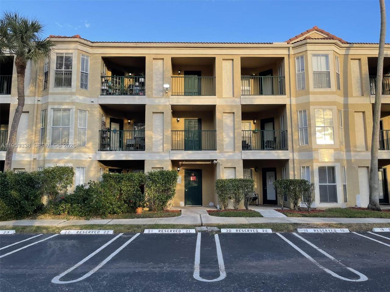 977 Riverside Dr - Photo 1