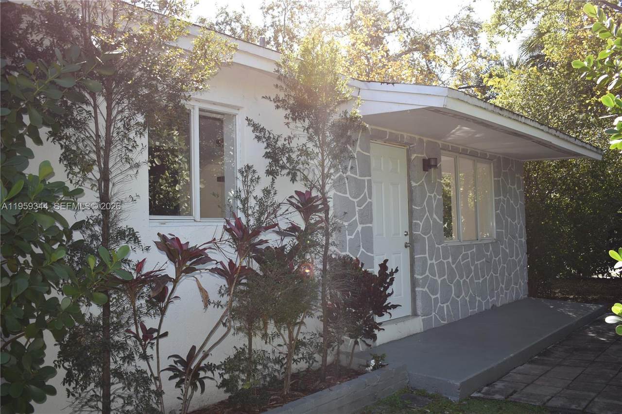 3121 3rd Ave - Photo 1