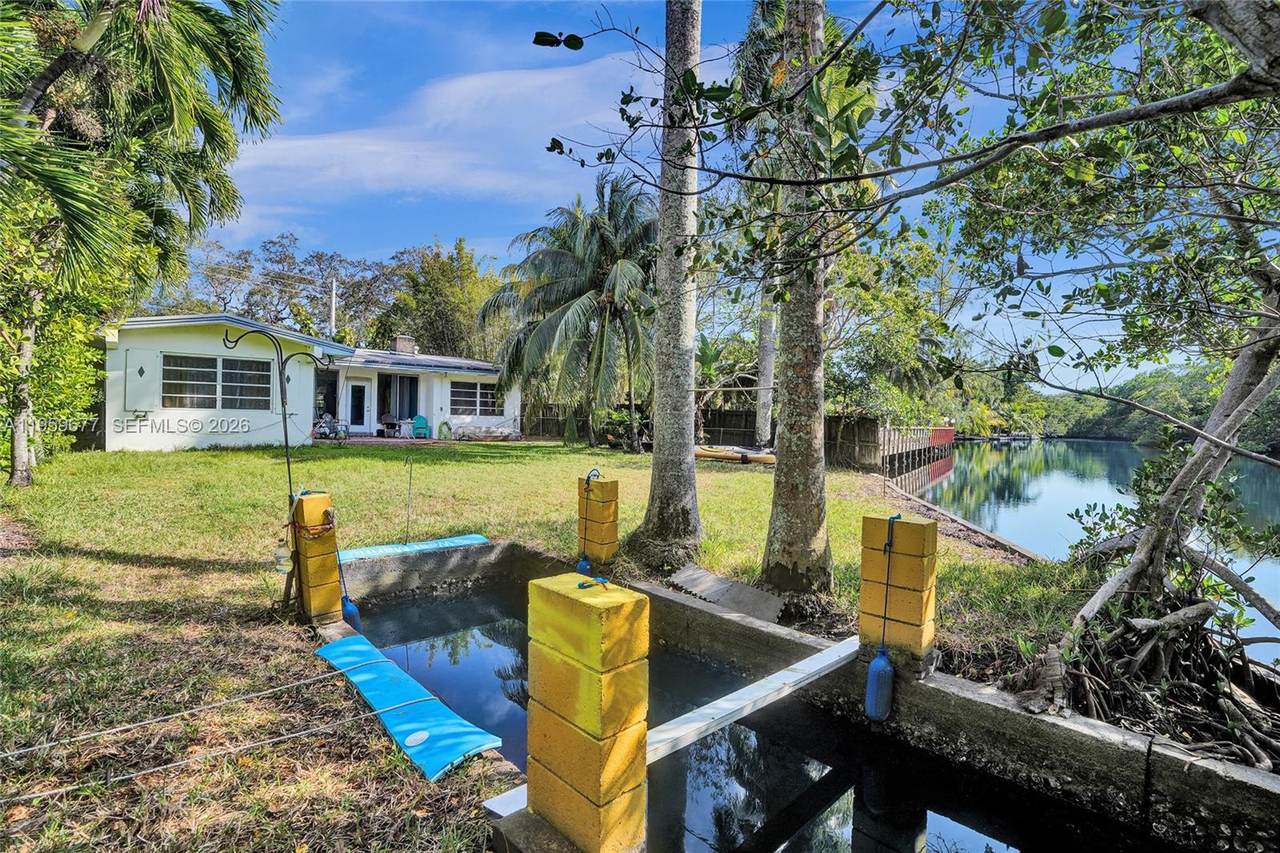 18500 23rd Ct - Photo 1