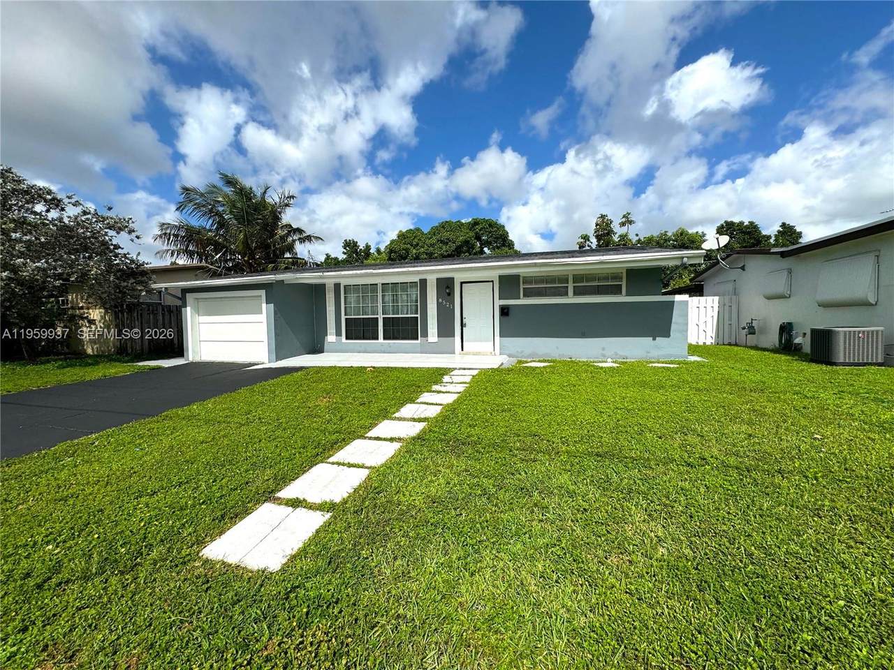 8521 25th Ct - Photo 1