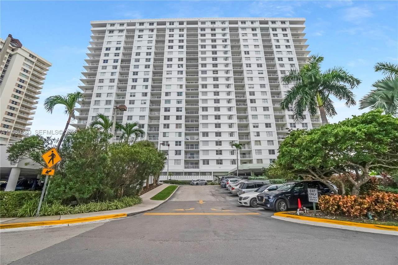 500 Bayview Dr - Photo 1