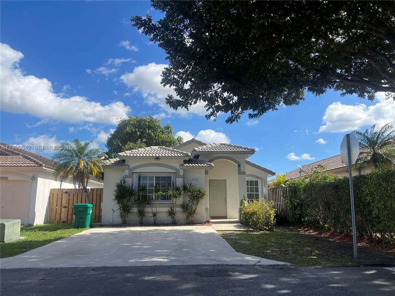 14225 149th Ave - Photo 1