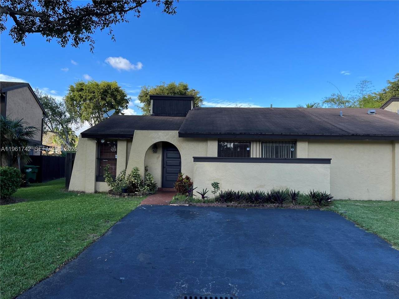12713 70th Ln - Photo 1