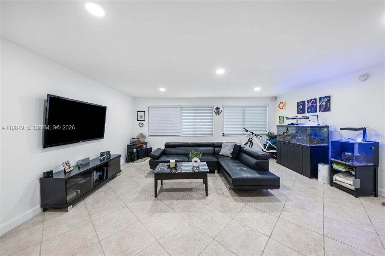 9971 Bay Harbor Dr - Photo 1