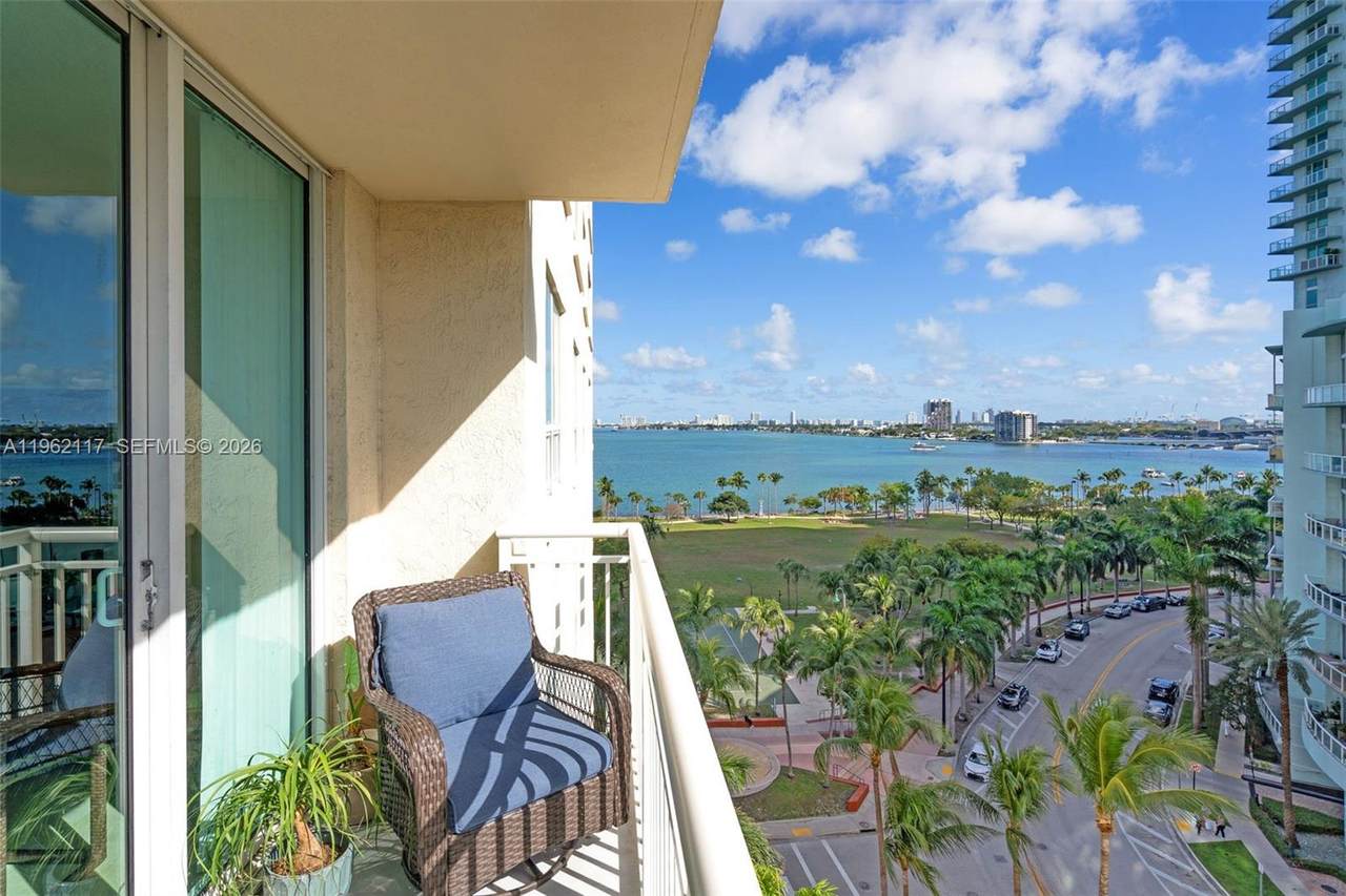 2000 Bayshore Dr - Photo 1