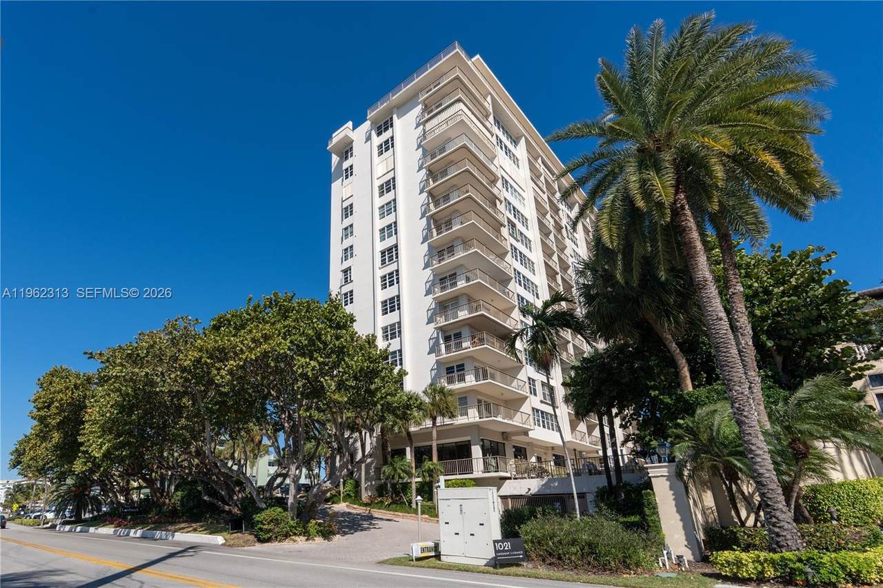 1021 Hillsboro Mile - Photo 1