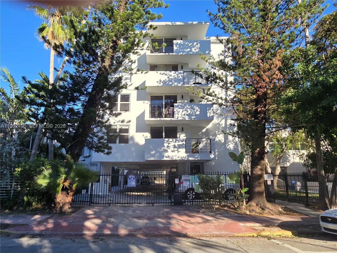 631 Jefferson Ave - Photo 1