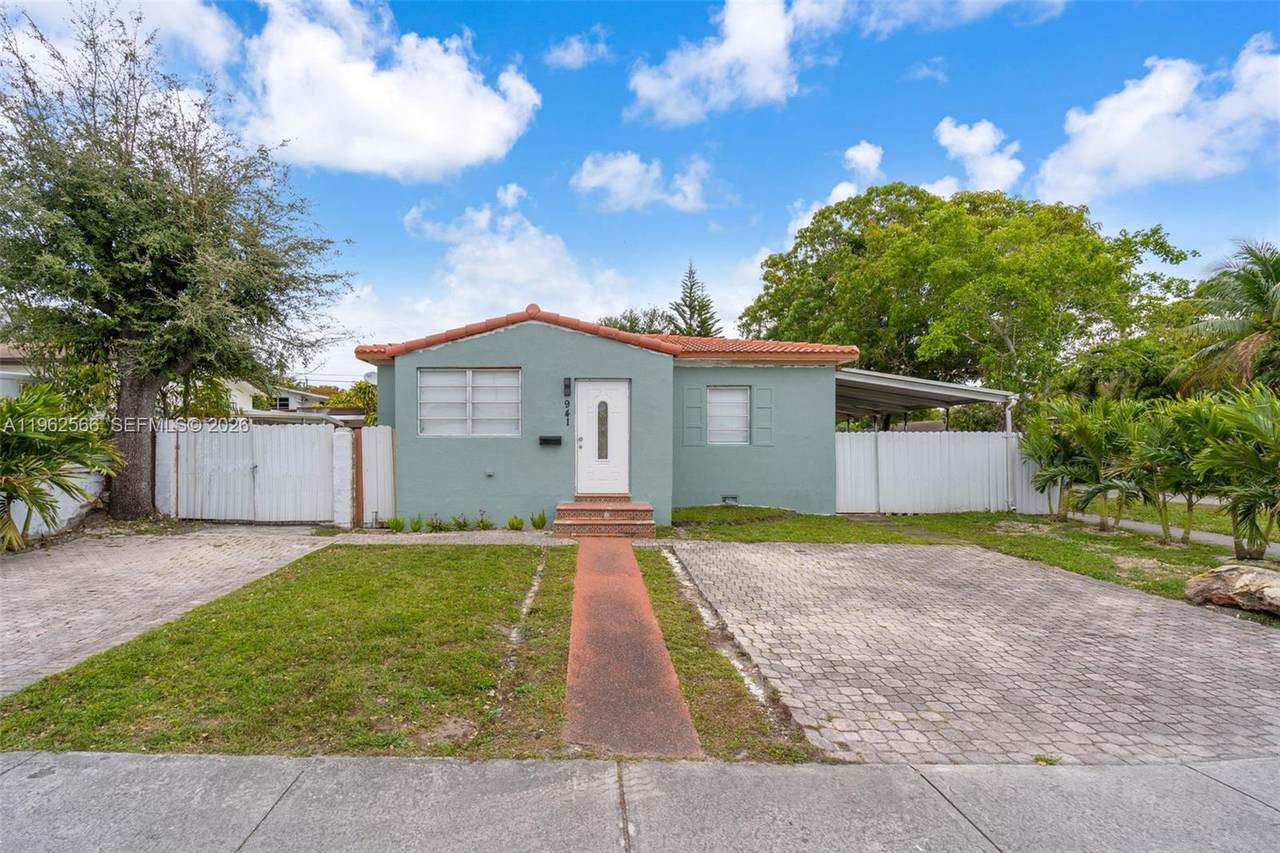 941 31st Ct - Photo 1