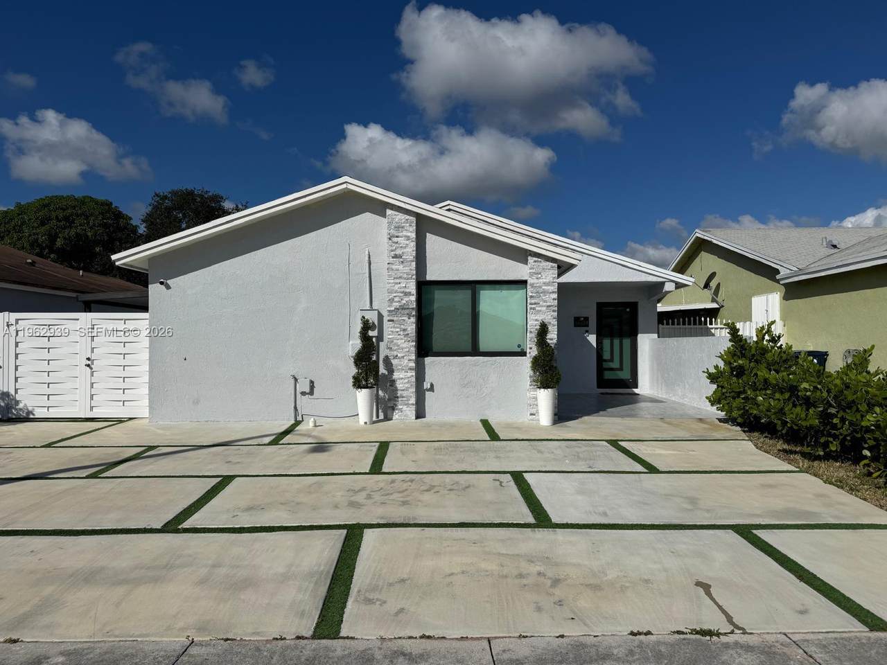 19234 121st Ct - Photo 1
