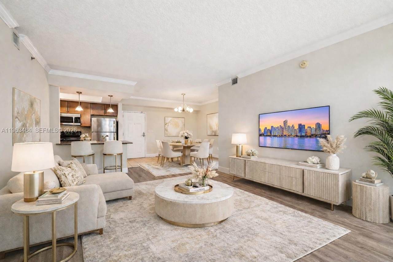 2000 Bayshore Dr - Photo 1