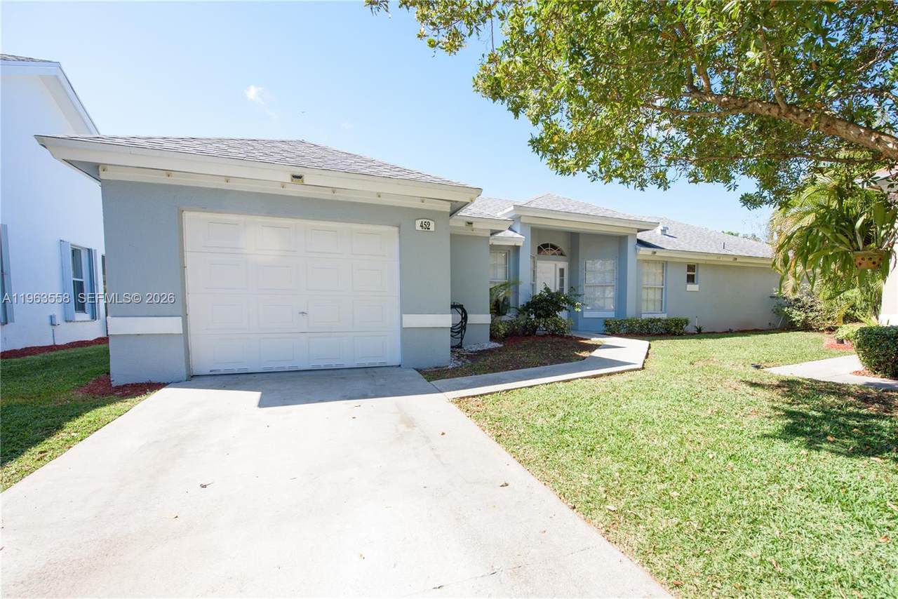 452 20th Dr - Photo 1