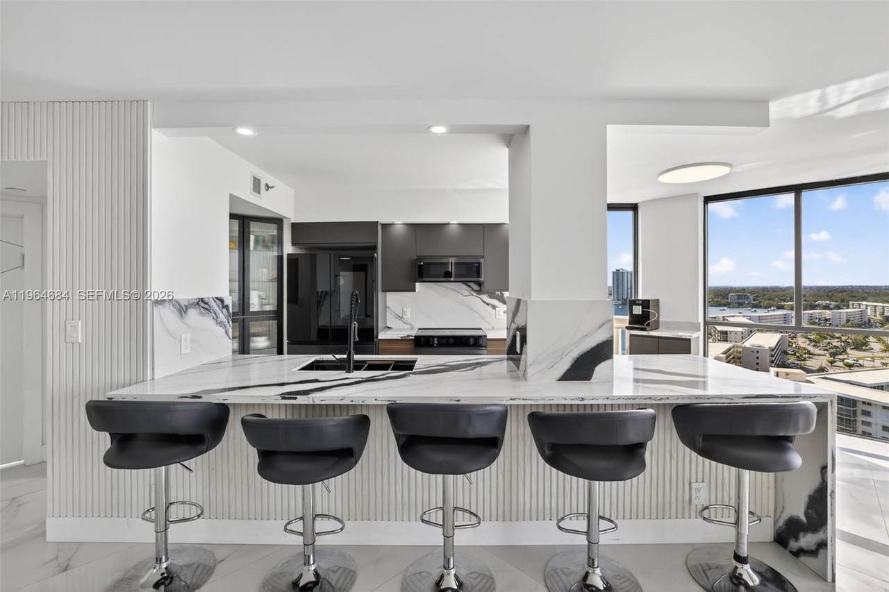1000 Island Blvd-Renovated - Photo 1