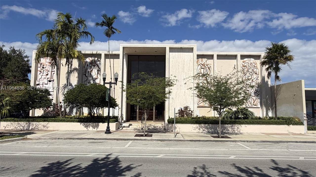 2435 Hollywood Blvd - Photo 1