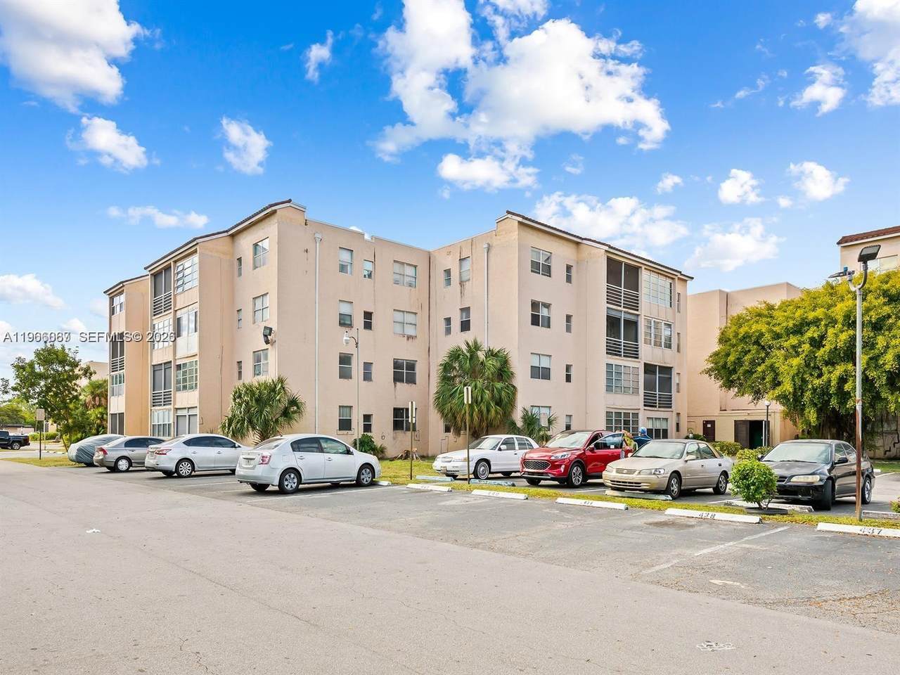 2840 Somerset Dr - Photo 1