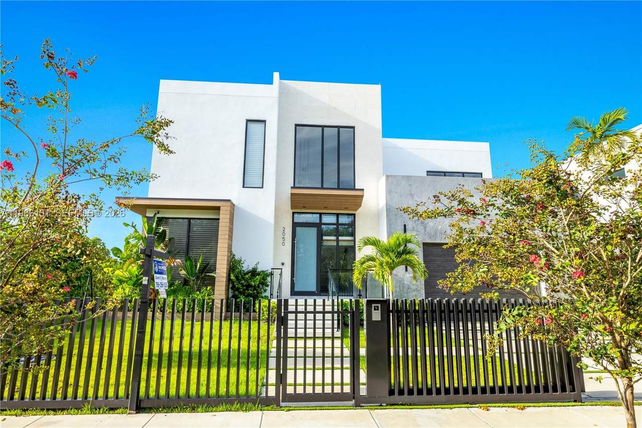 2050 Hibiscus Dr - Photo 1