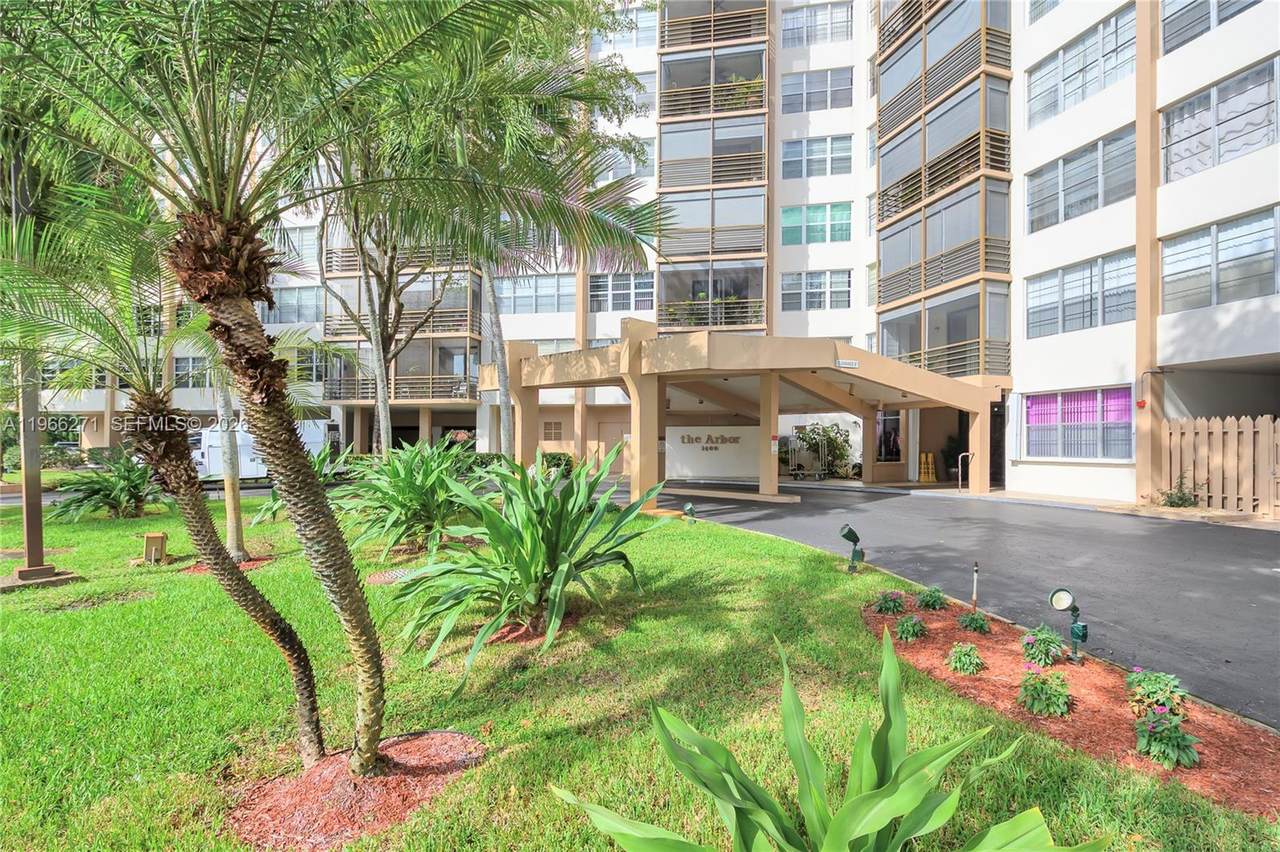 1400 Saint Charles Place - Photo 1