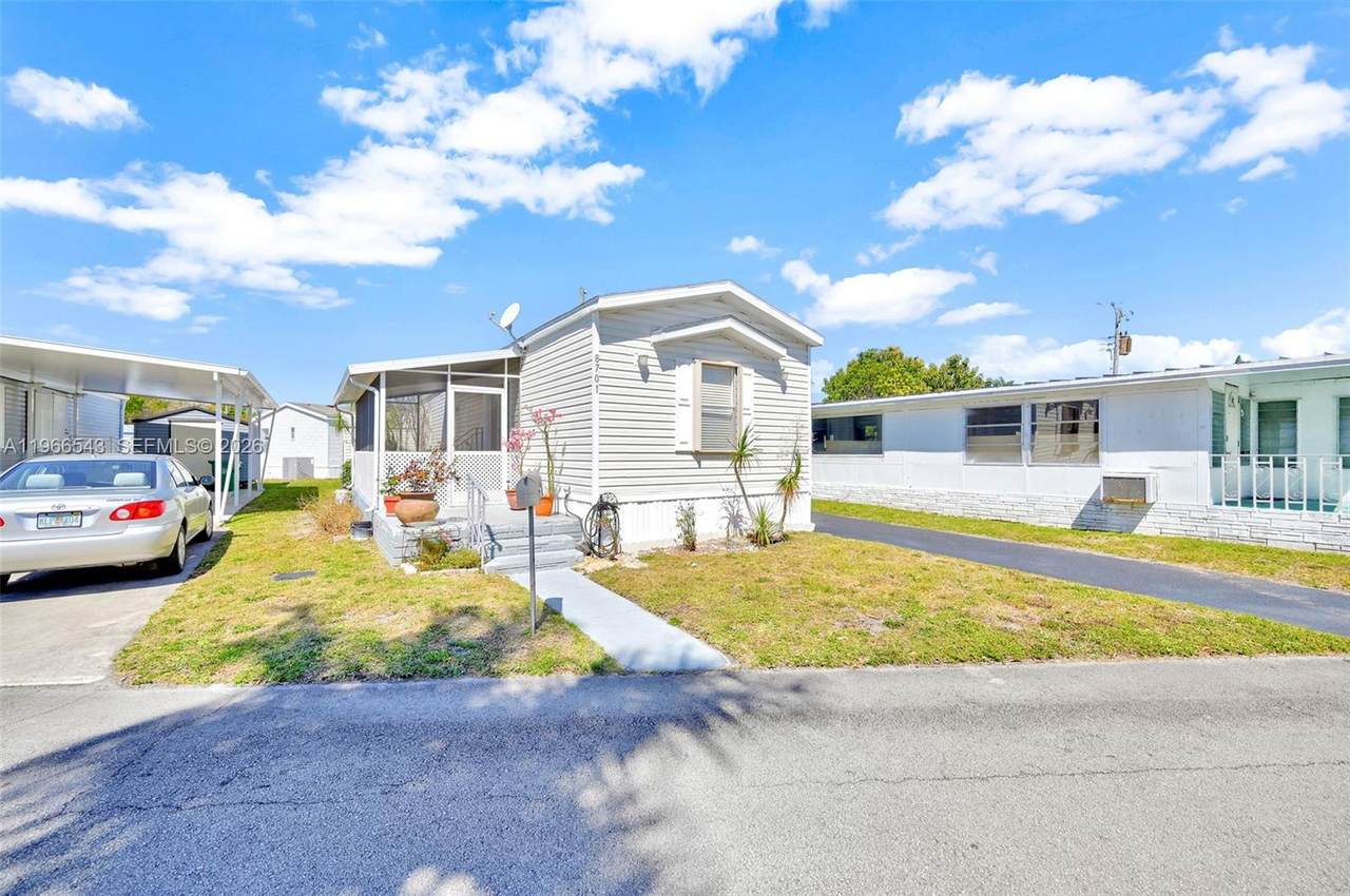 8701 17th Ct - Photo 1