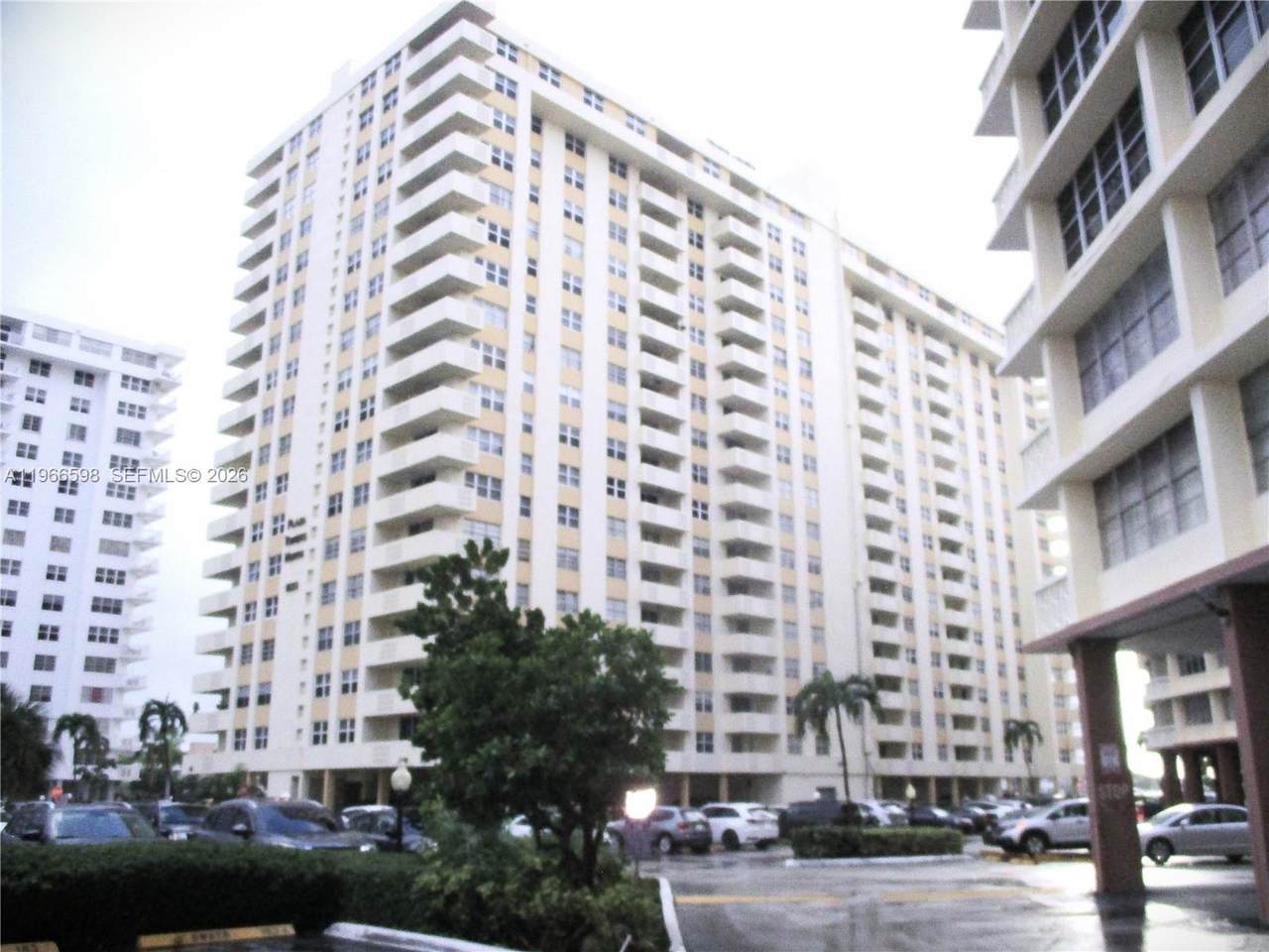 1825 Ocean Dr - Photo 1