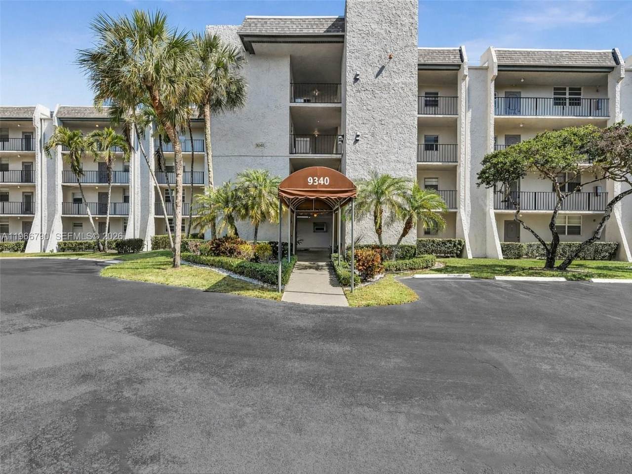 9340 Lagoon Pl - Photo 1