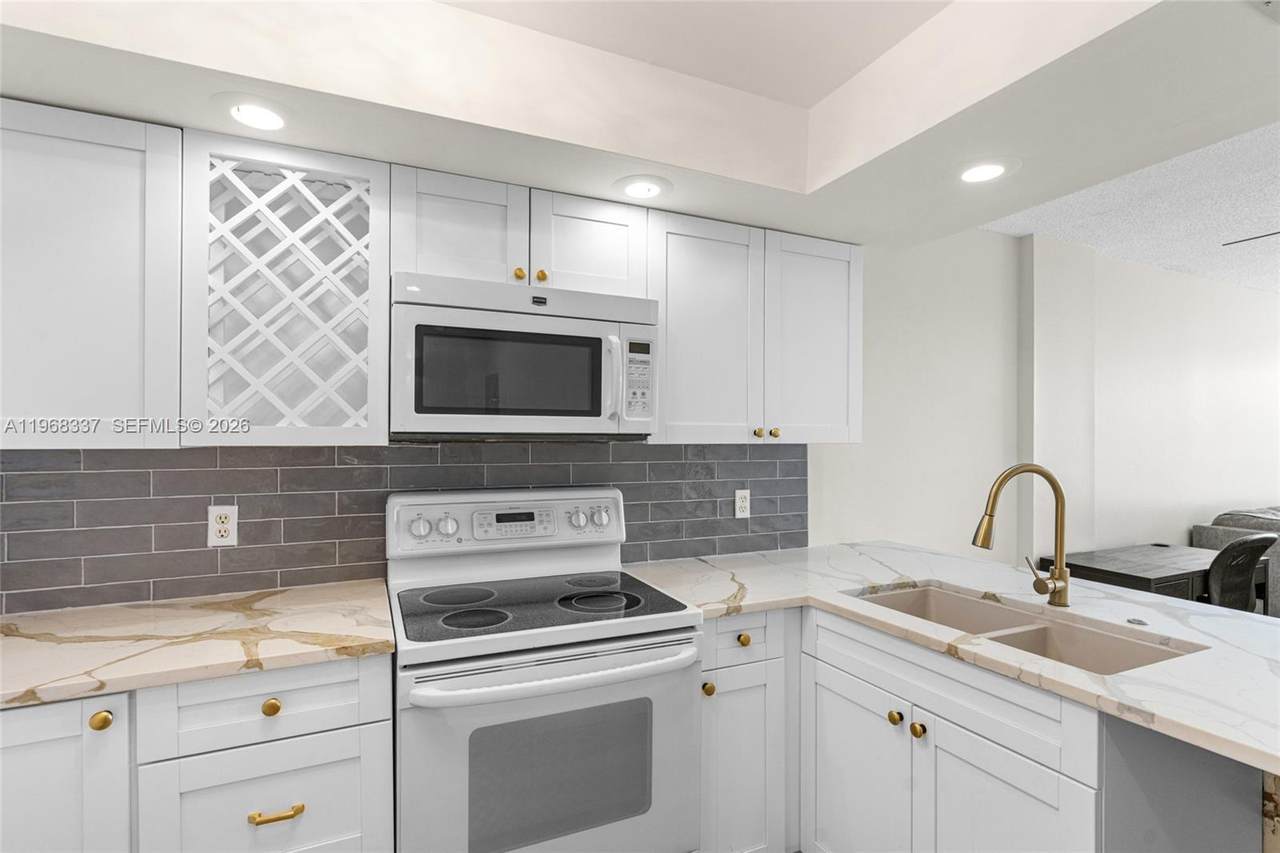 112 Royal Park Dr - Photo 1
