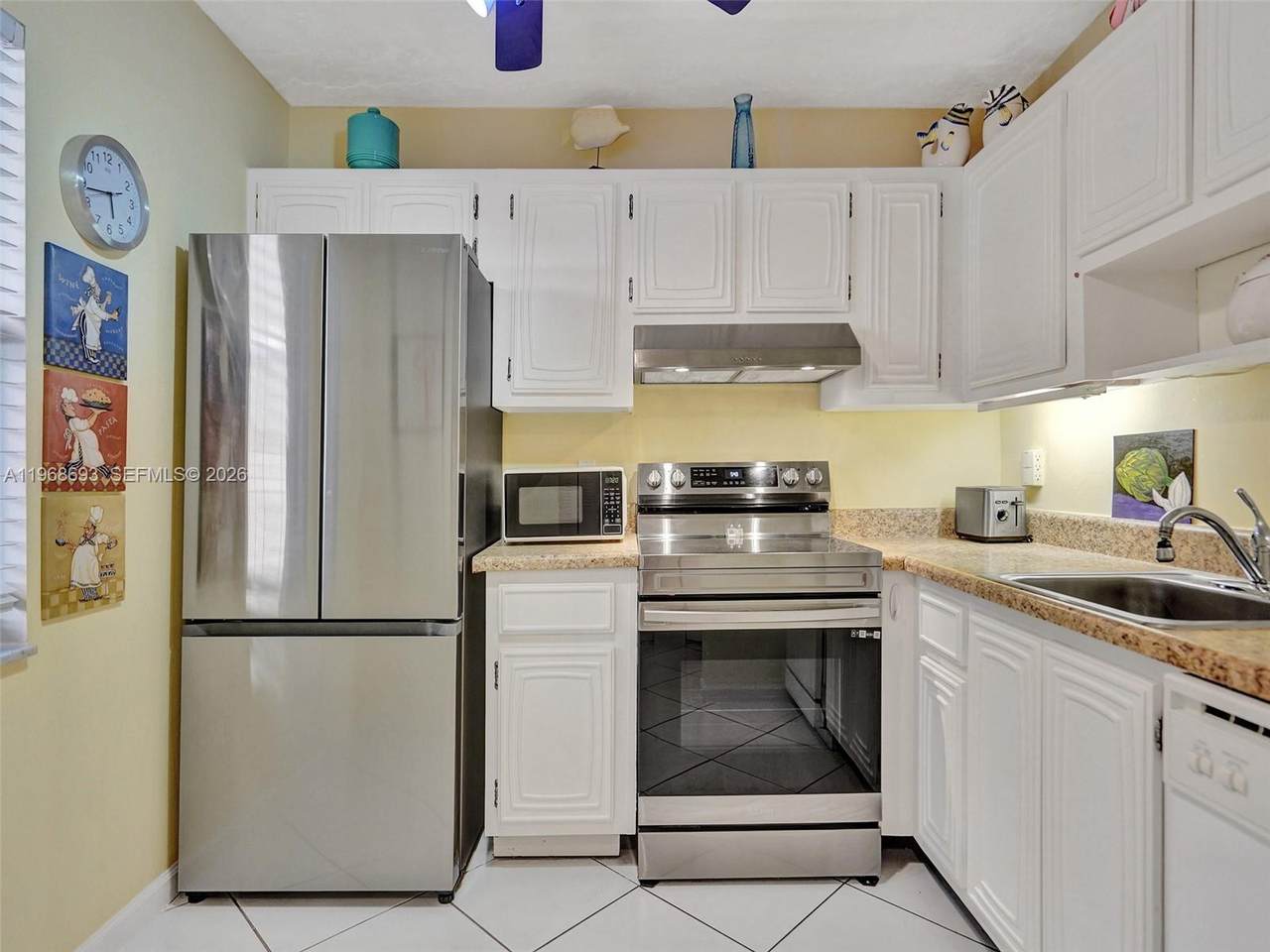 2861 Somerset Dr - Photo 1