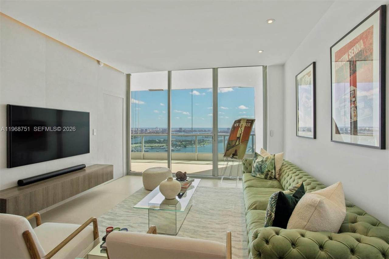 900 Biscayne Blvd - Photo 1