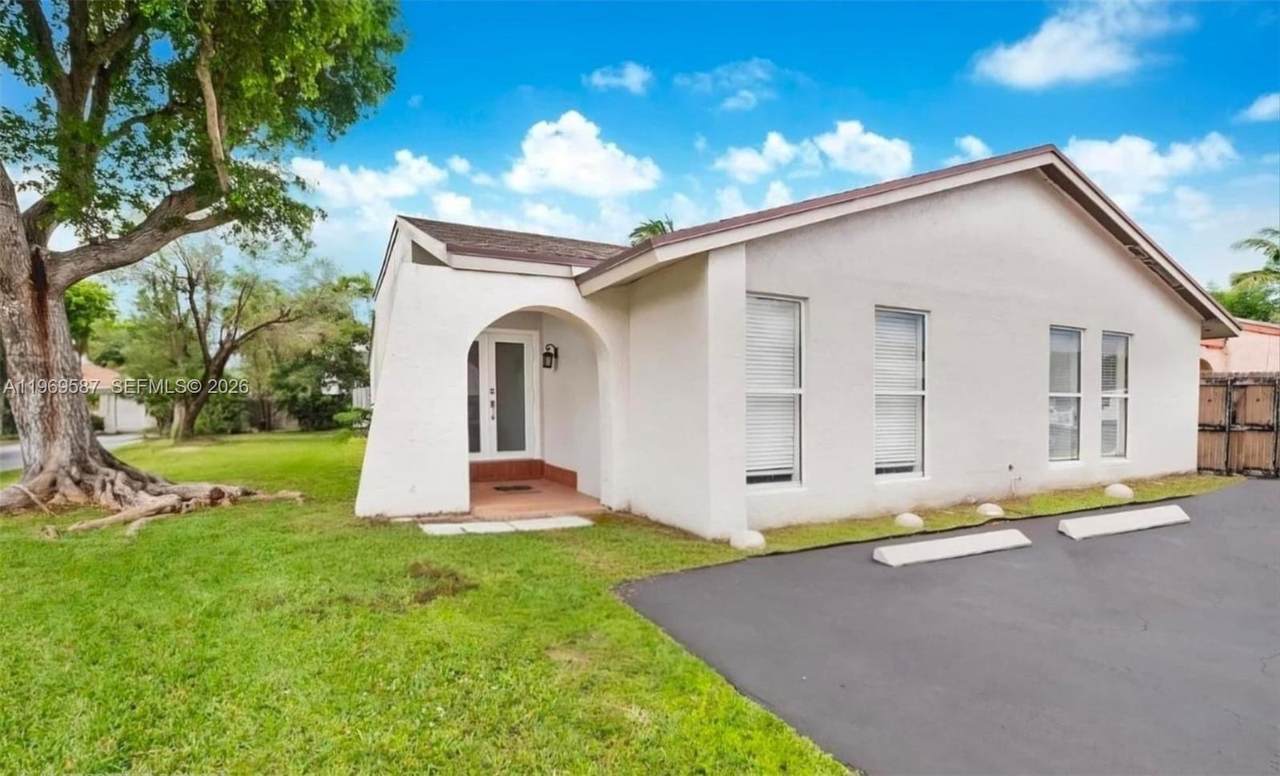 11417 35 Ln - Photo 1
