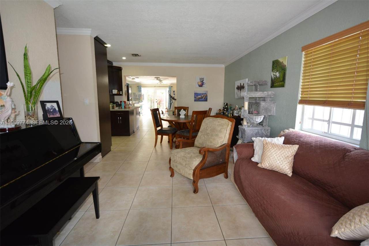 890 38th St - Photo 1