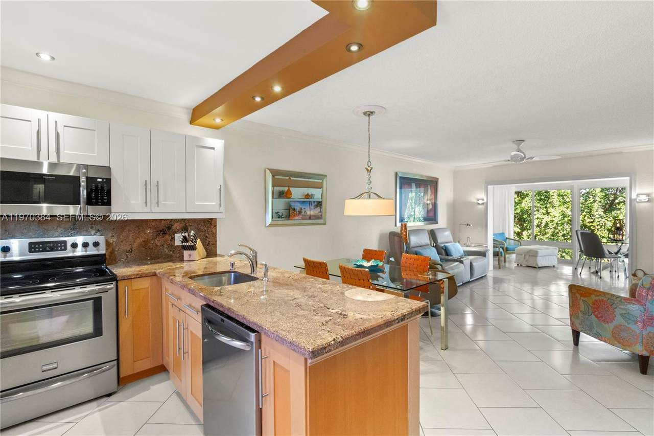 5121 Oakland Park Blvd - Photo 1