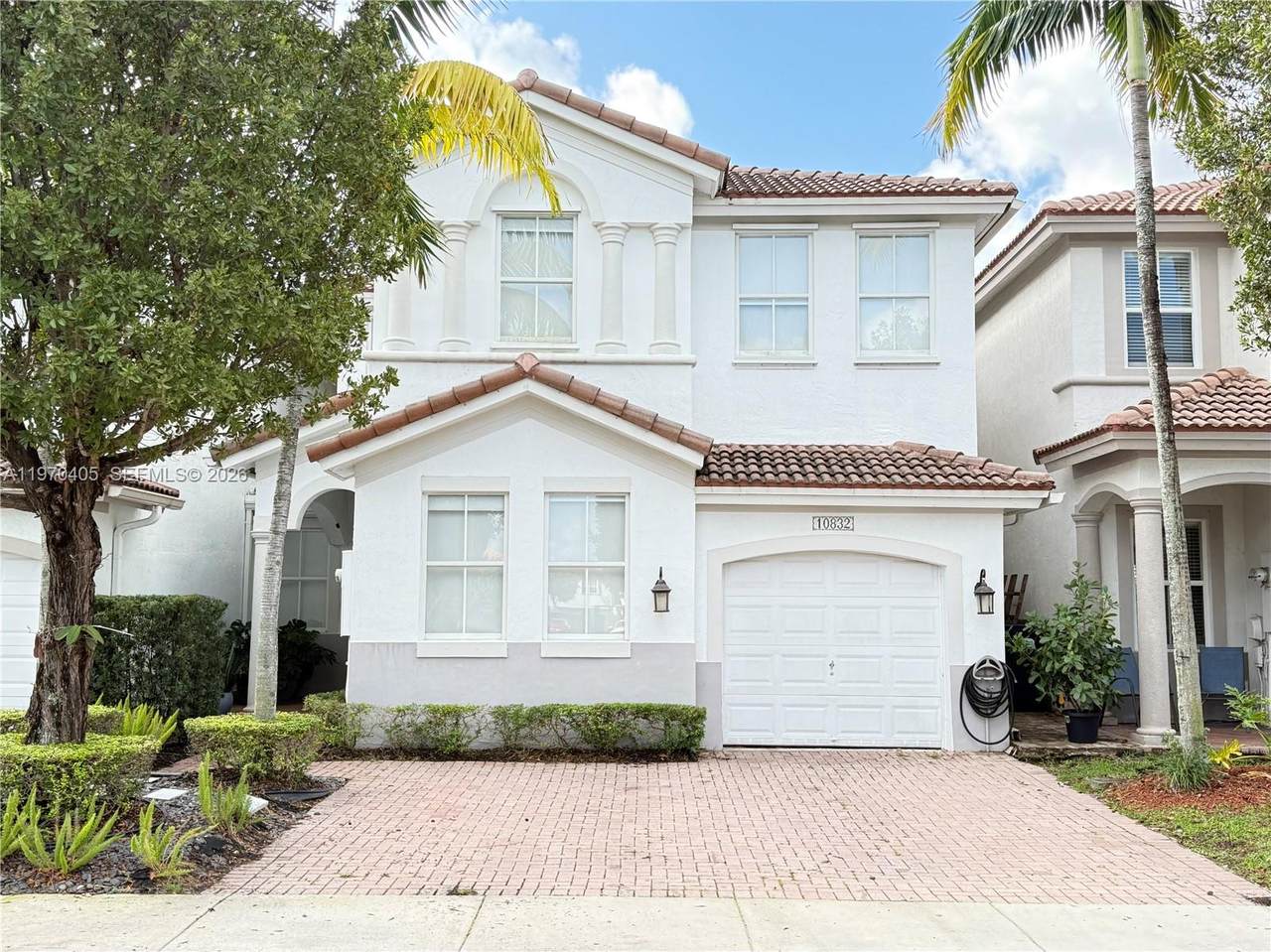 10832 84th St - Photo 1