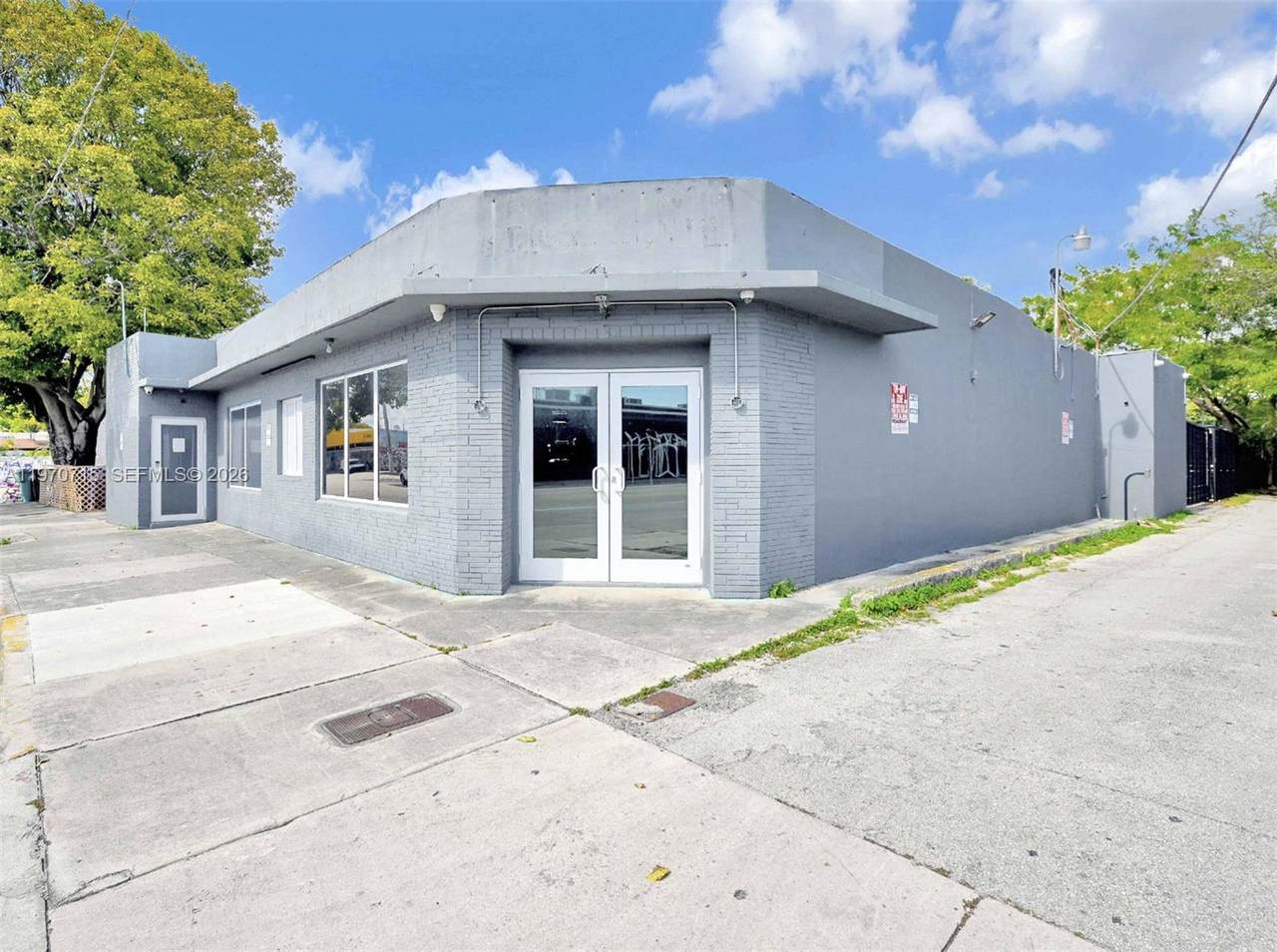 719 29th St - Photo 1