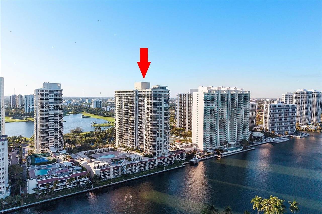 20191 Country Club Dr - Photo 1