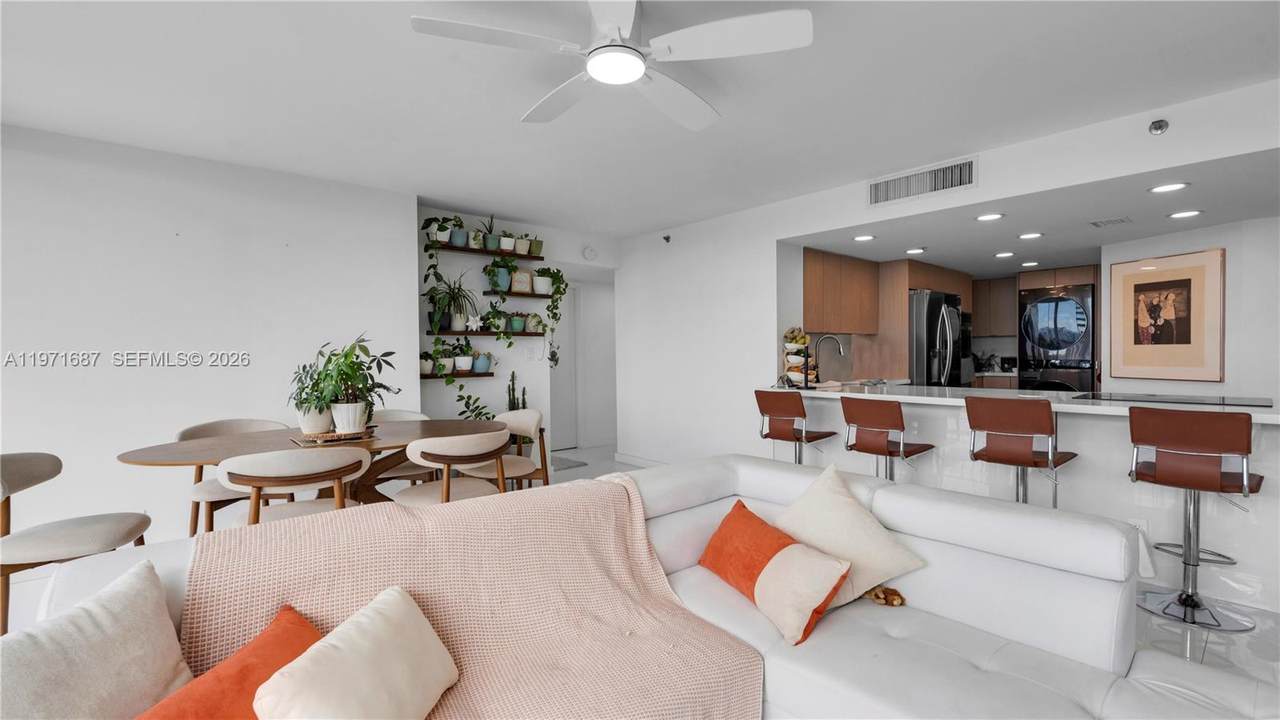 7601 Treasure Dr - Photo 1